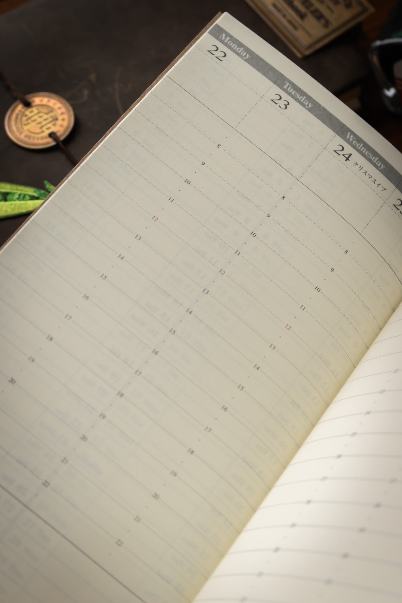 TRAVELER'S 2026 Refill Weekly Vertical