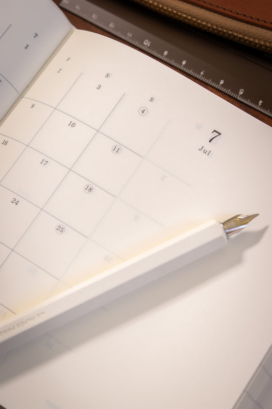 MD: Diary A5 Square 2027 1Day 1Page