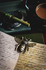 Bee Page Holder
