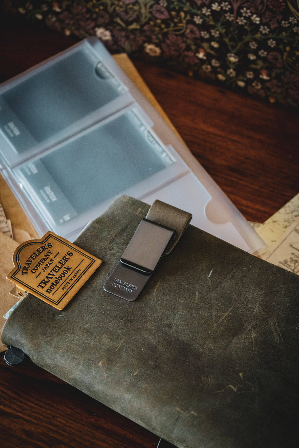 016 TRAVELER'S Leather Pen Holder - Olive