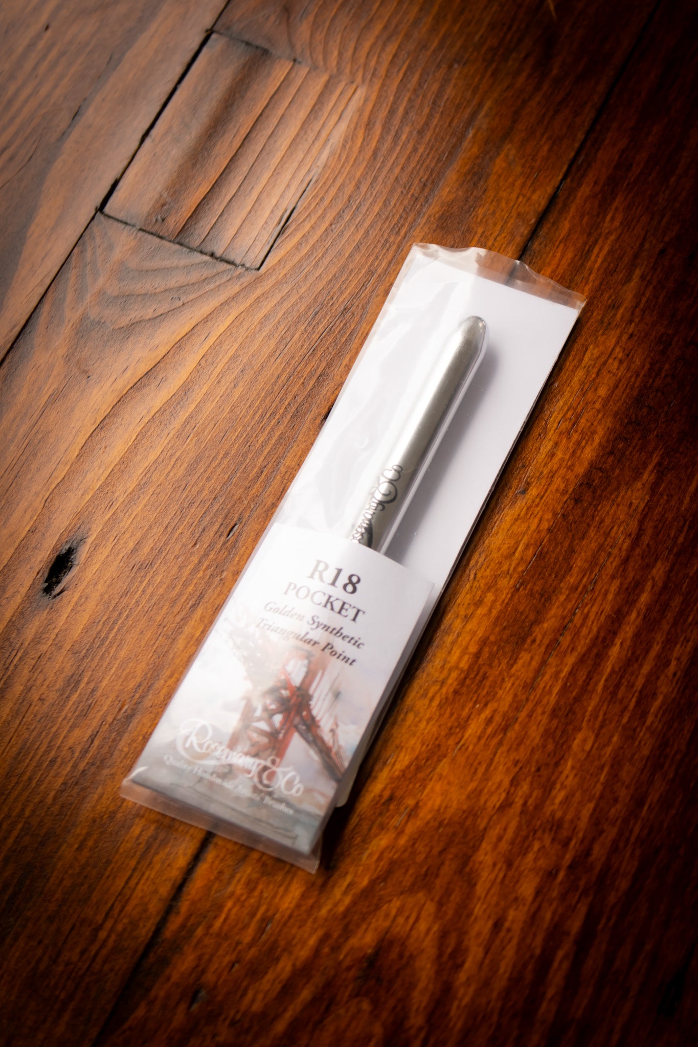 R18 Travel Brush, Triangular - SIZE 8