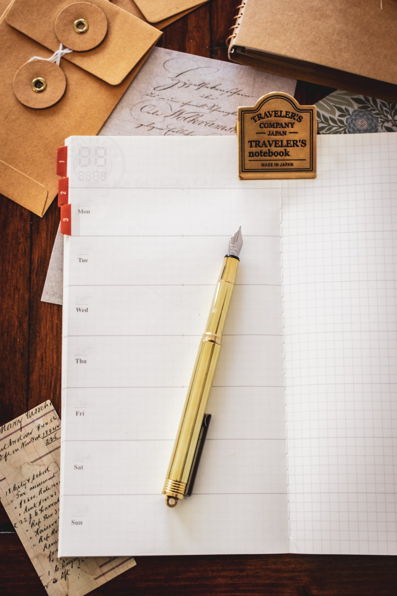 019 TRAVELER'S Free Diary - Weekly + Memo