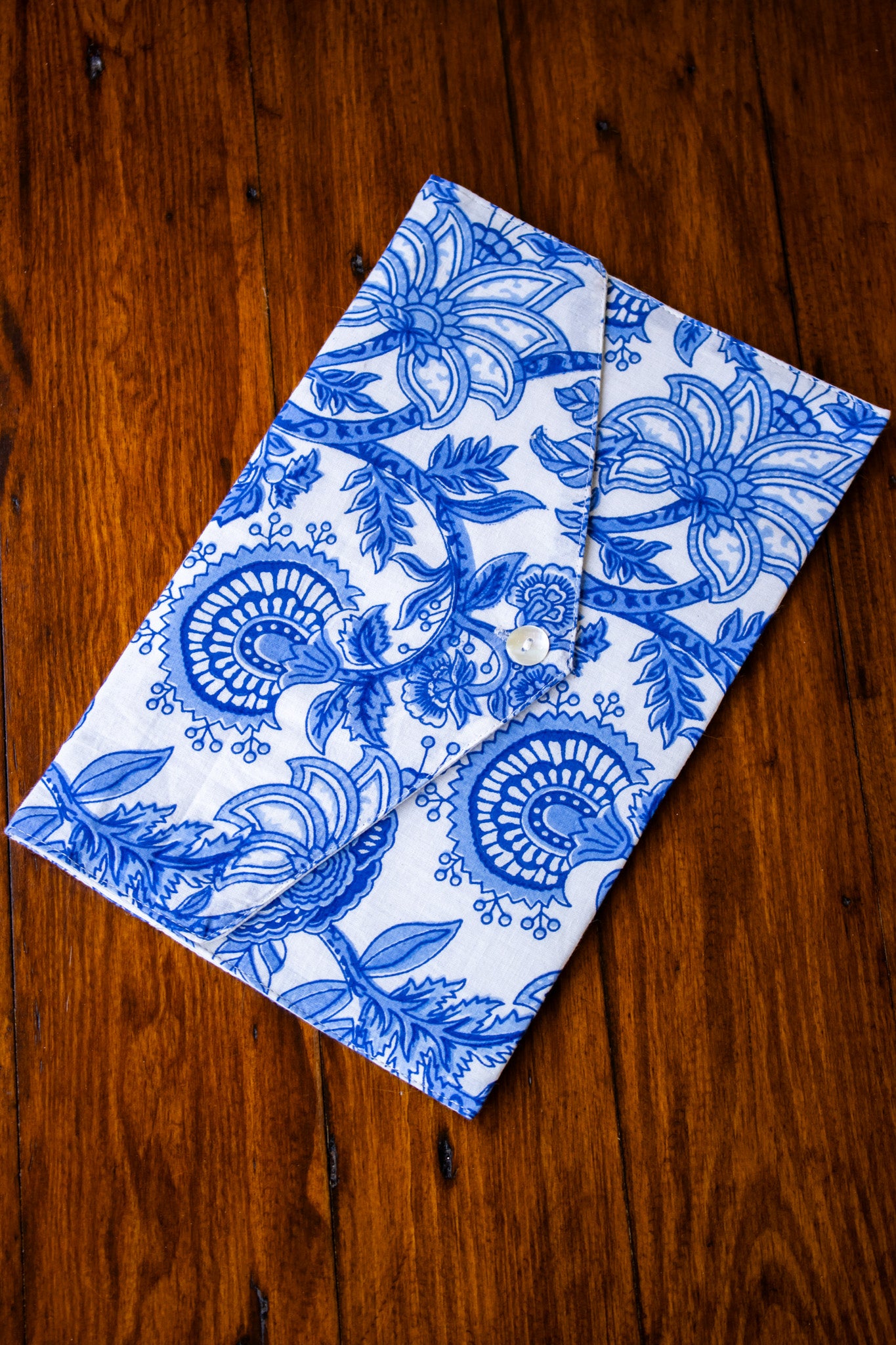 Book Envelope - Azure & White Floral