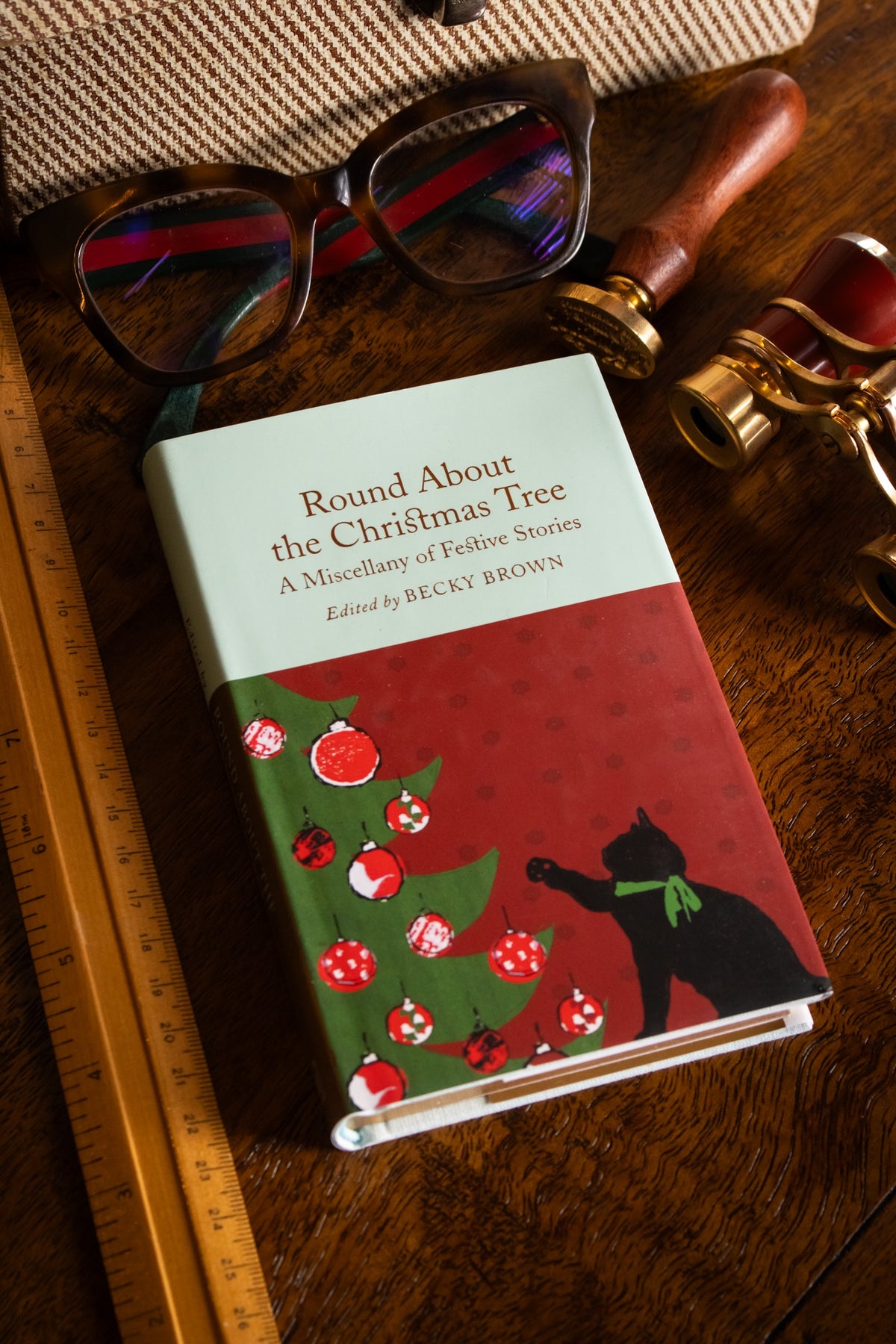 Round About The Christmas Tree (Collector's Library)