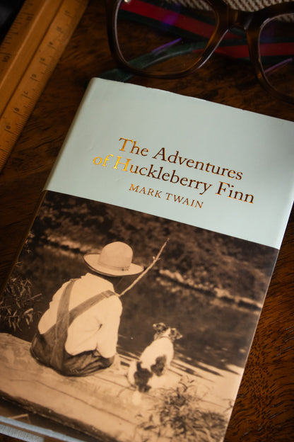 Adventures of Huckleberry Finn, The (Collector's Library)