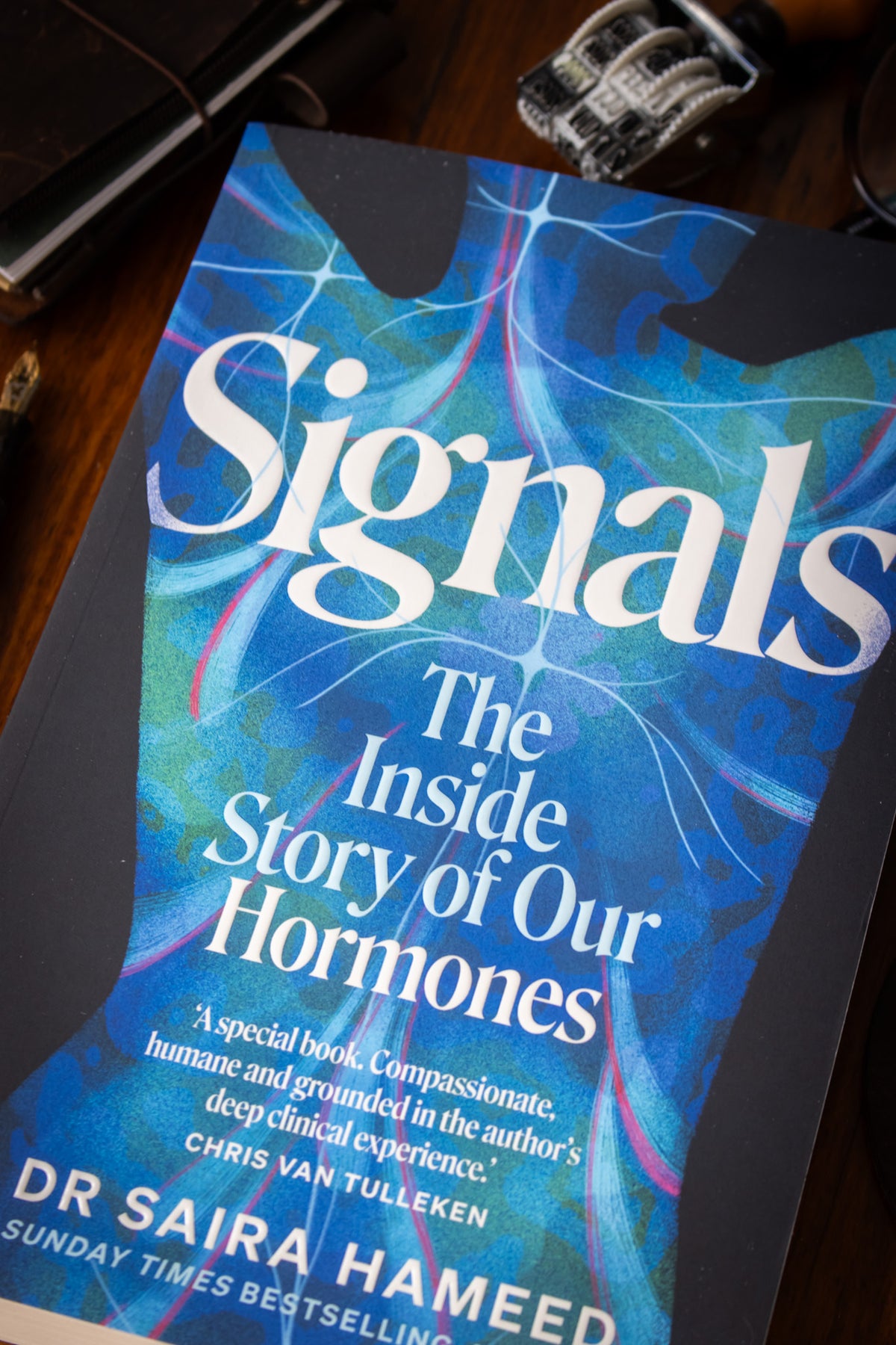 Signals: The Inside Story of Our Hormones