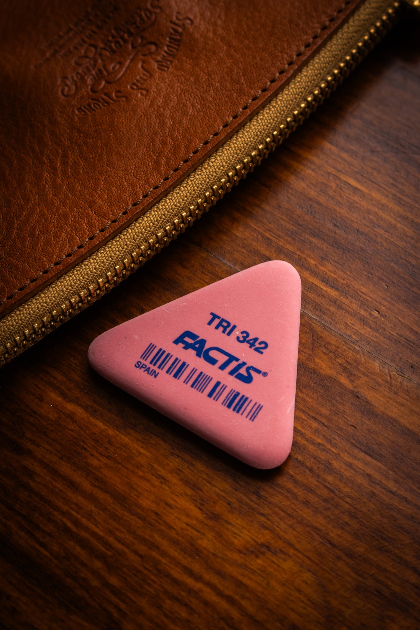 TRI 342 Triangular Synthetic Eraser