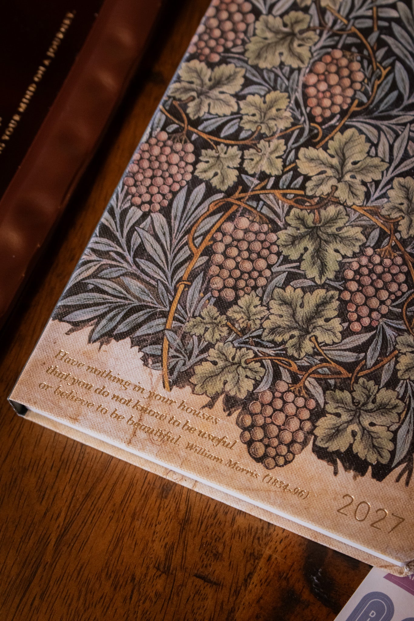 HON A6 - V&A Series: Vine