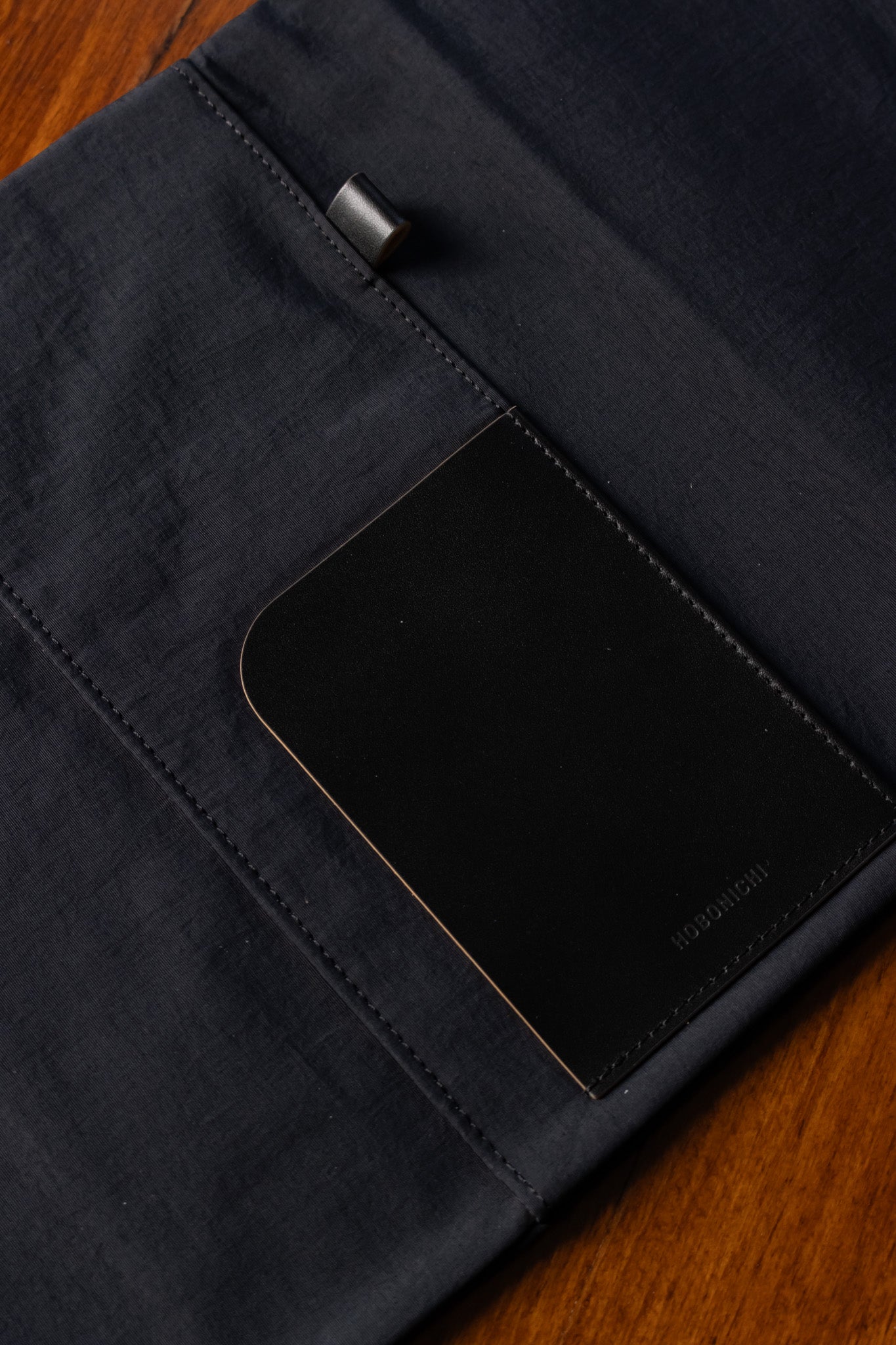 Cousin A5 Cover - Tragen: Black