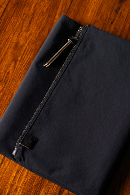 Cousin A5 Cover - Tragen: Black