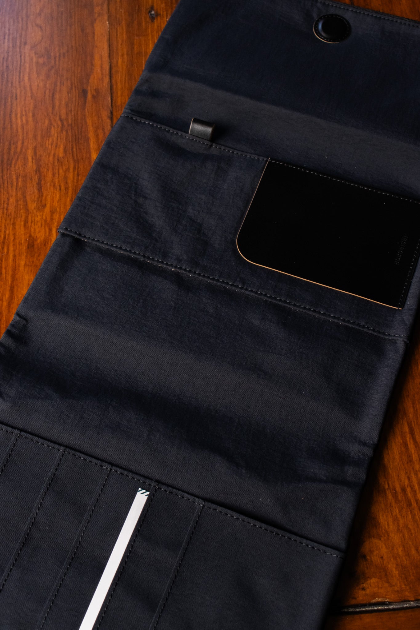 Cousin A5 Cover - Tragen: Black
