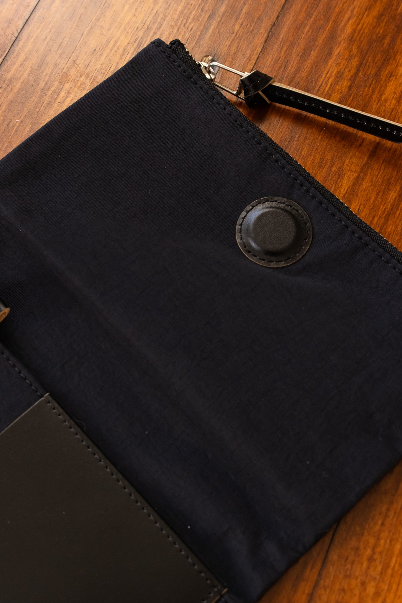 Original A6 Cover - Tragen: Black