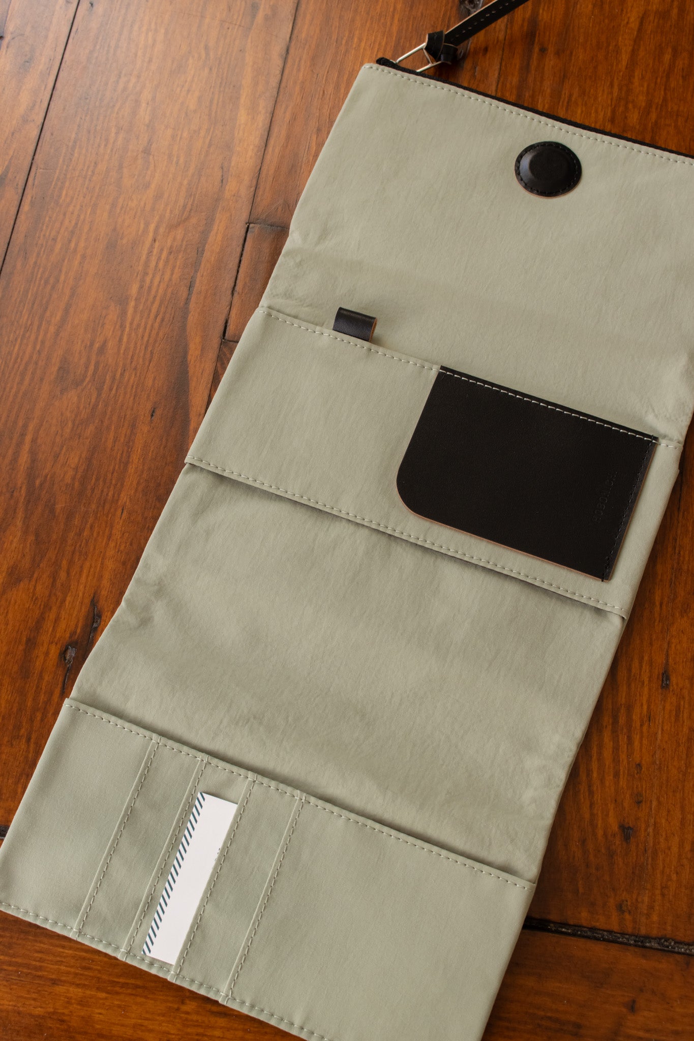 Original A6 Cover - Tragen: Oakmoss