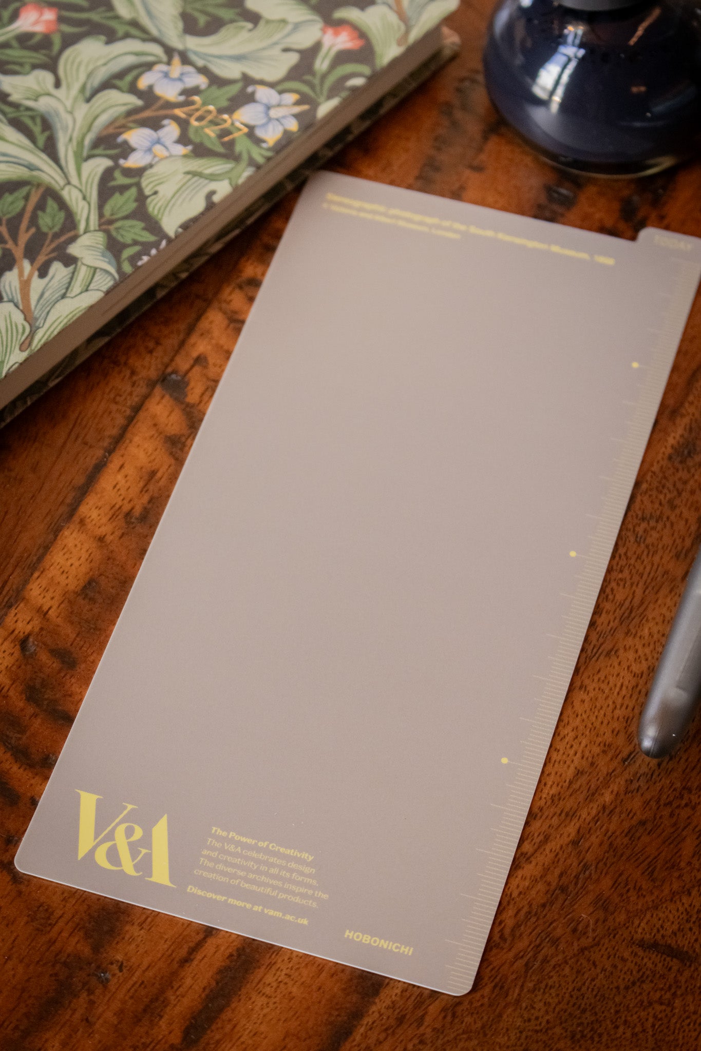 V&A Series Pencil Board Weeks (Museum)