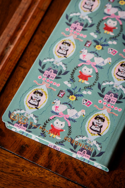 Hobonichi Weeks - Yumi Kitagishi: White Cat Wallpaper