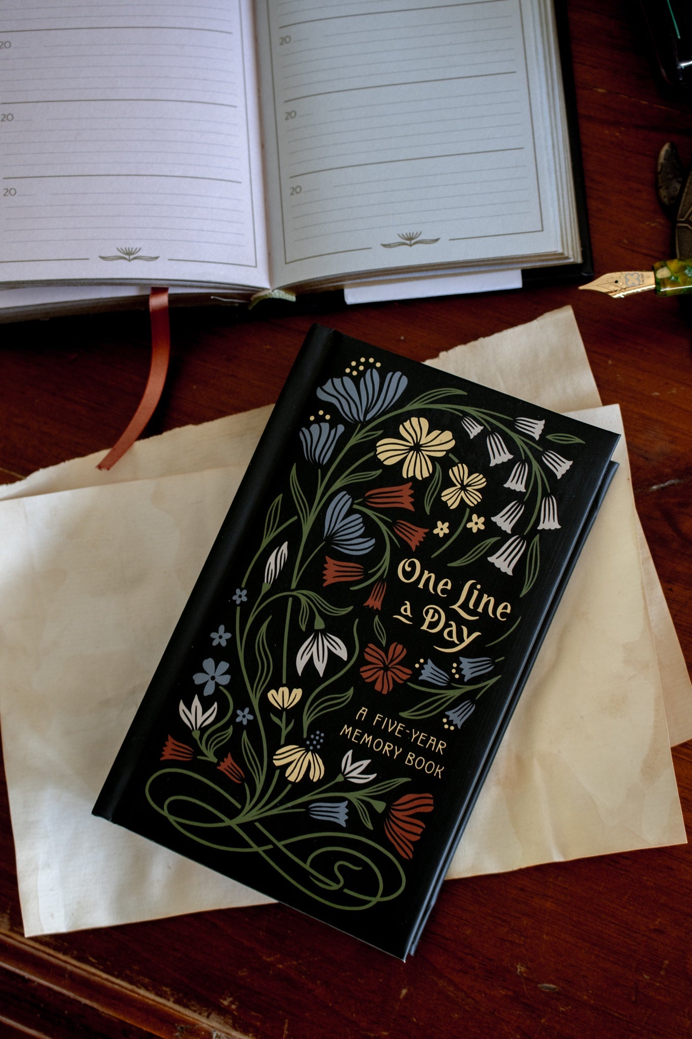 Nouveau One Line a Day: A Five-Year Memory Book
