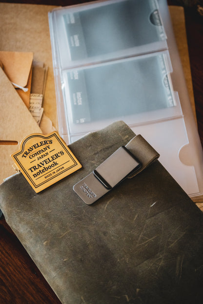 016 TRAVELER'S Leather Pen Holder - Olive