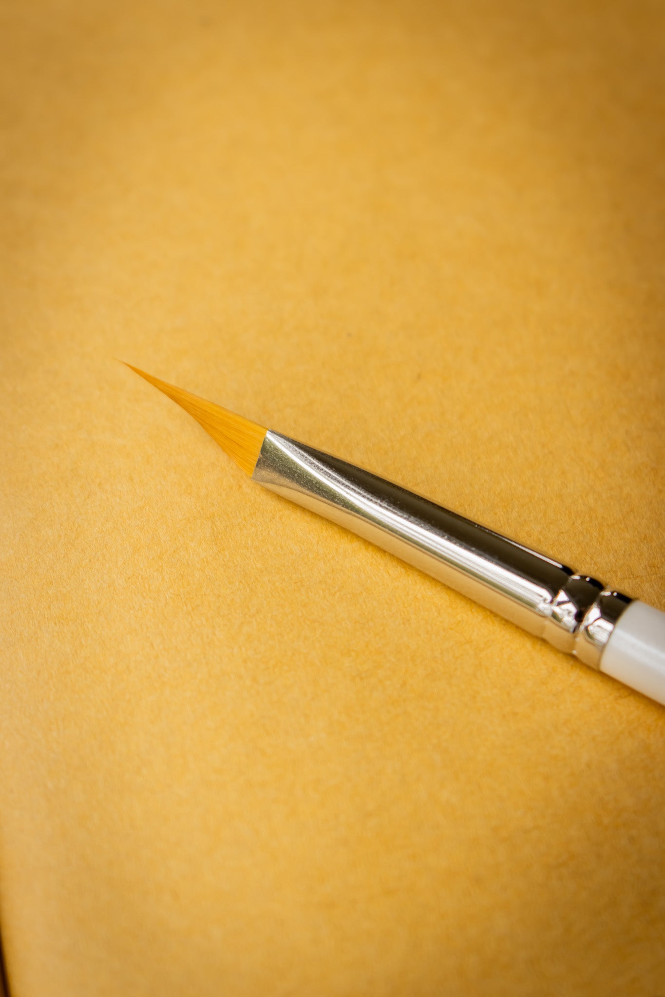 R18 Travel Brush, Triangular - SIZE 8