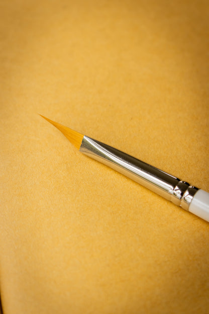 R18 Travel Brush, Triangular - SIZE 8