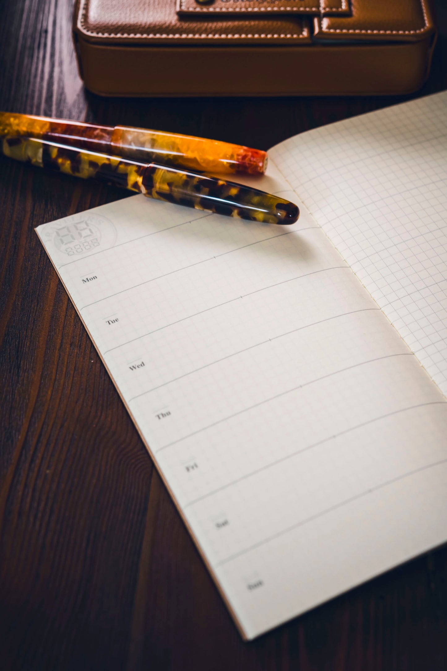 019 TRAVELER'S Free Diary - Weekly + Memo