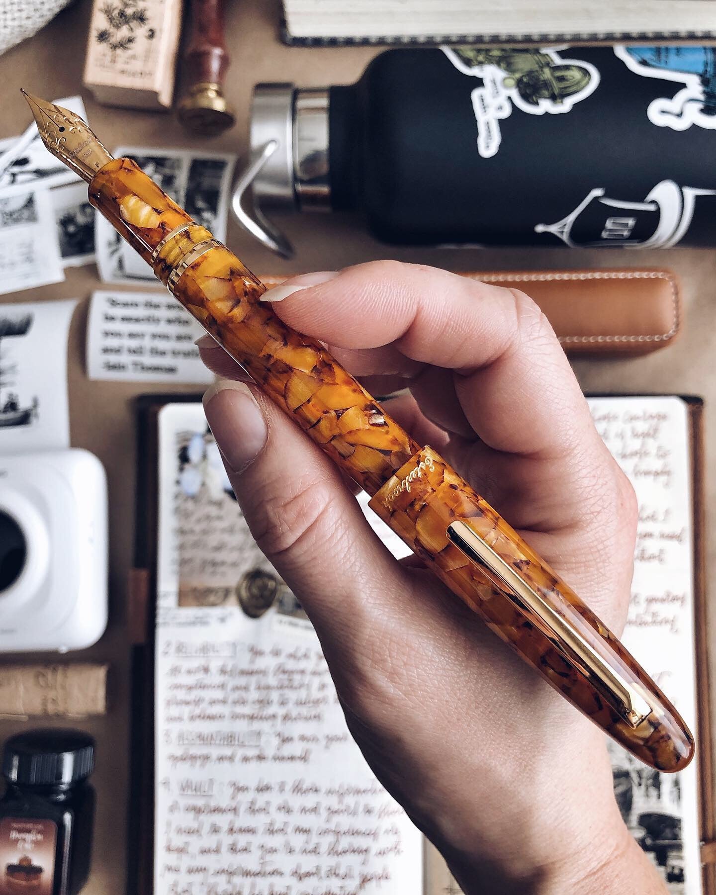 Estie Honeycomb - Gold Trim